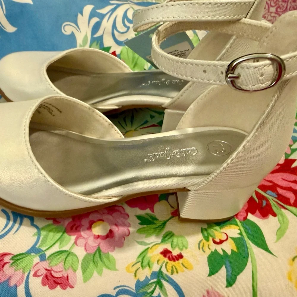 Cat & Jack Shimmery White Block Heeled Dress Shoes for Girls Size 13 Flower Girl